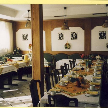 Gast- Und Gastehaus Simon Hotel Greifenstein Exterior foto